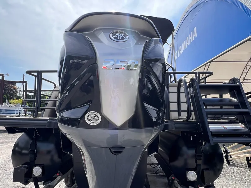 Slide: The Image of 2025 Sylvan L3 CLZ DH WT boat with Yamaha engine, rear view. - 37