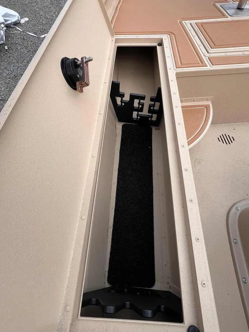 Slide: The Image of G3 Bay 19 GX 2025 - 19