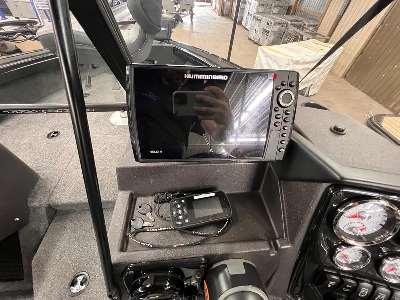 Slide: The Image of 2023 Tracker TARGA V-19 WT TE dashboard with Humminbird Helix 9 fishfinder. - 24