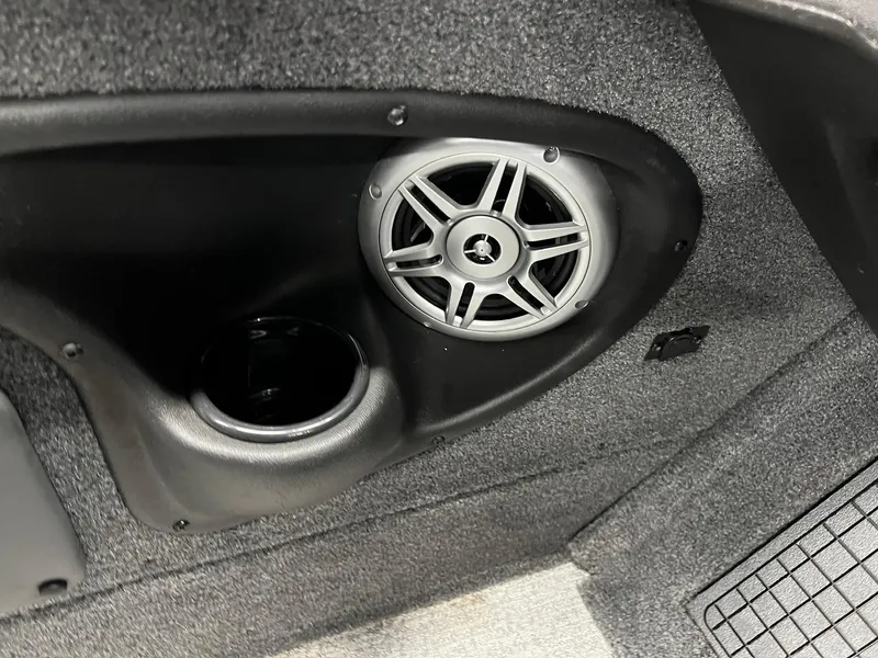 Slide: The Image of Speaker and cup holder in 2023 Tracker TARGA V-19 WT TE boat interior. - 35