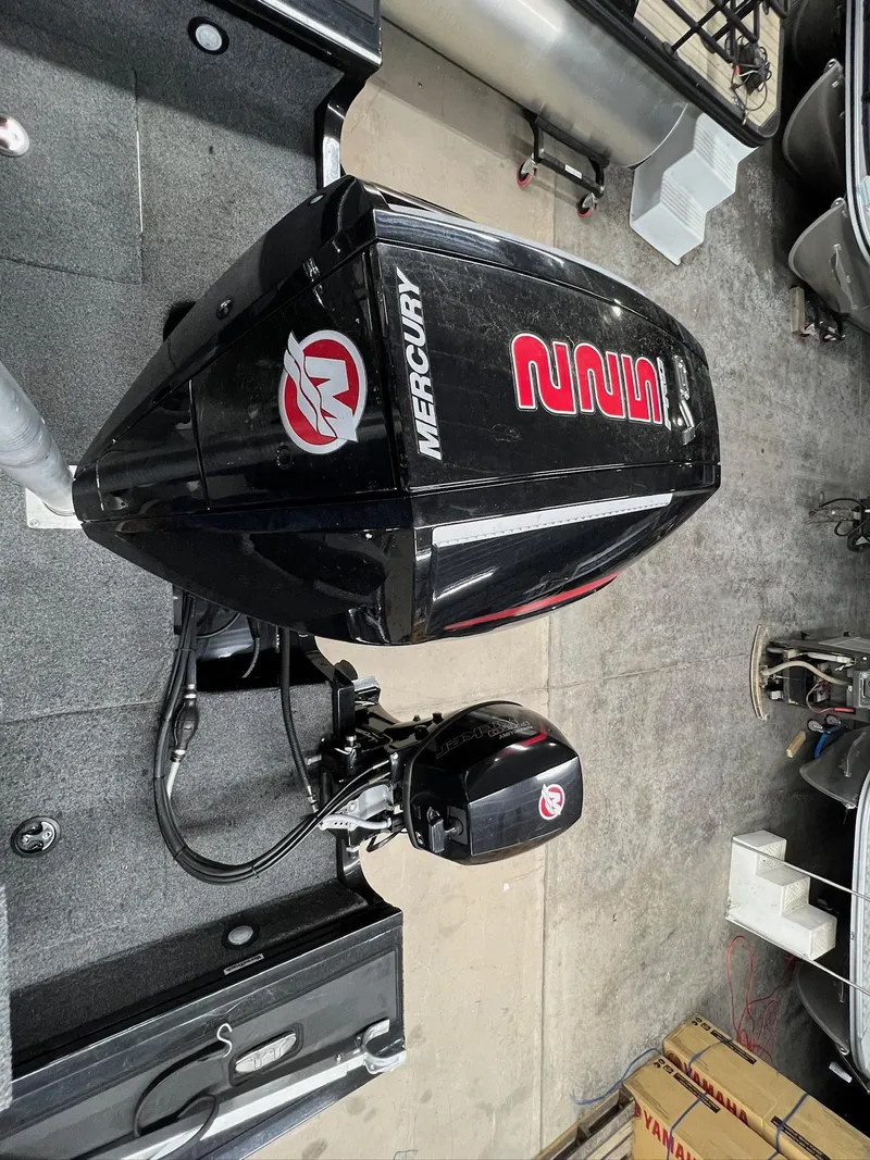 Slide: The Image of 2023 Tracker TARGA V-19 WT TE boat with Mercury outboard motor in a showroom. - 49