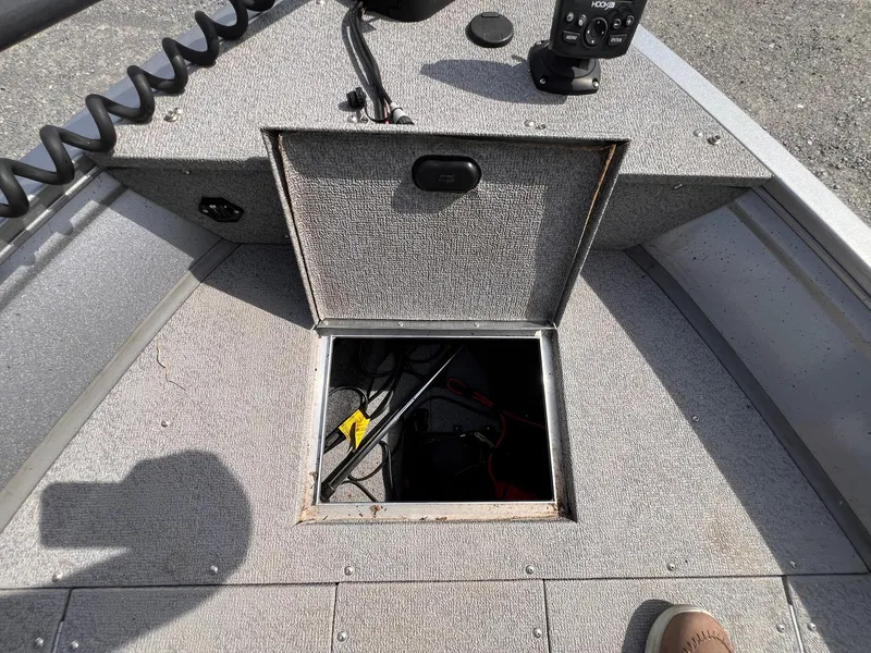 Slide: The Image of 2016 Crestliner 1650 Discovery Side Console boat with open storage compartment. - 10