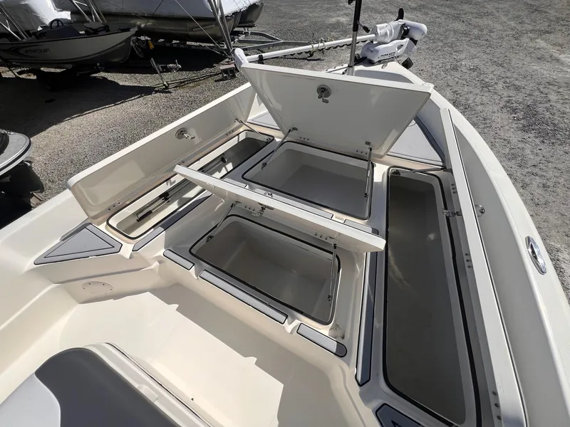 Slide: The Image of Skeeter SX 2250 2014 - 16