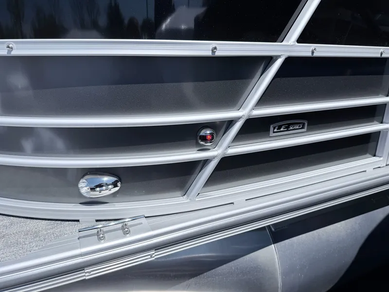 Slide: The Image of Berkshire LE Series 24RFC LE 2025 - 12