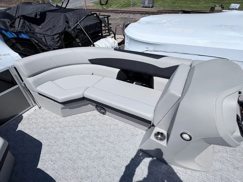 Slide: The Image of Berkshire LE Series 24RFC LE 2025 - 6