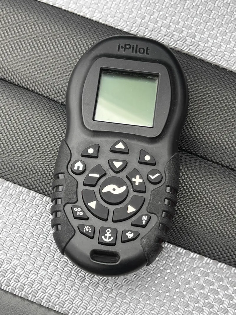 Slide: The Image of Remote control for iPilot system on Ranger VS1782 WT boat, 2020 model. - 25