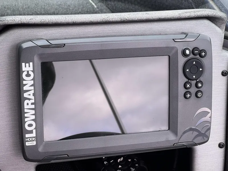 Slide: The Image of Lowrance Hook 7 HDI fish finder on 2020 Ranger VS1782 WT boat dashboard. - 30