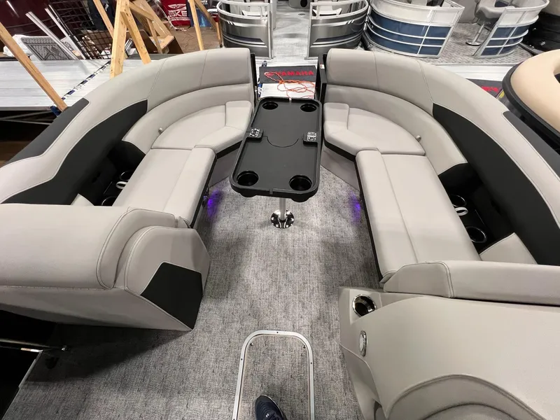 Slide: The Image of Berkshire LE Series 24UL LE 2025 - 22