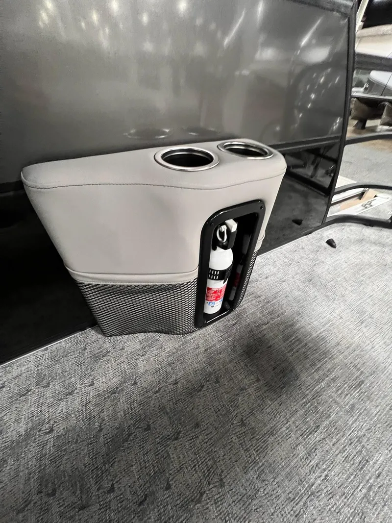 Slide: The Image of Berkshire LE Series 24UL LE 2025 - 23