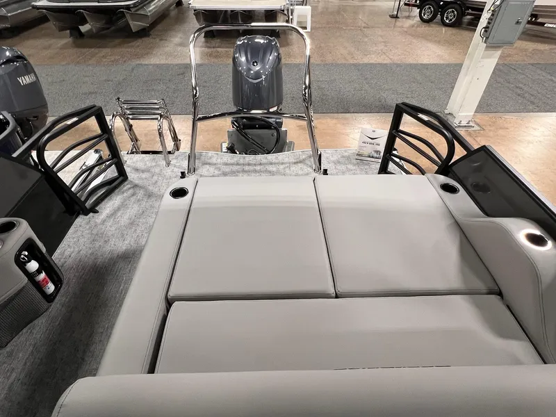 Slide: The Image of Berkshire LE Series 24UL LE 2025 - 27