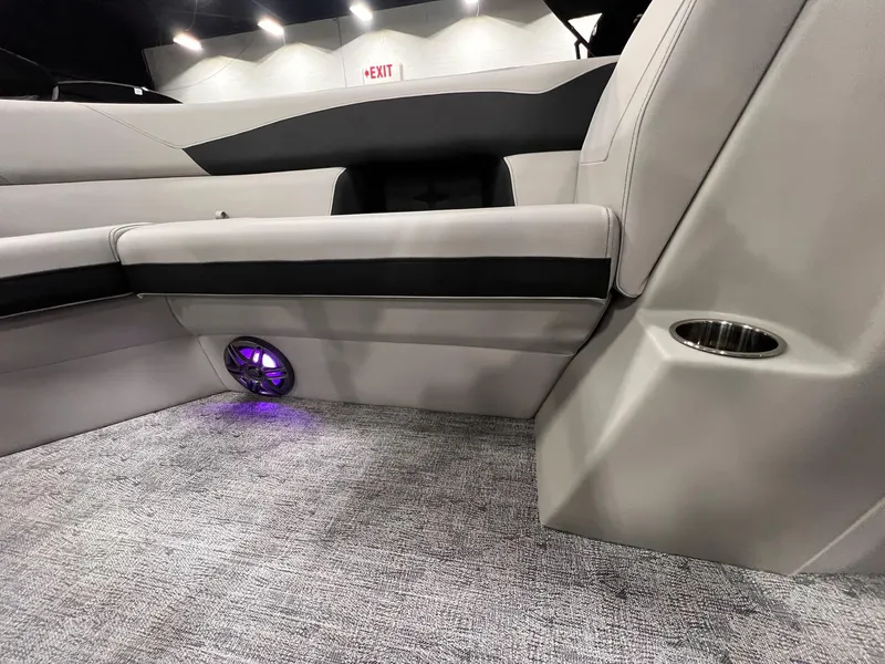 Slide: The Image of Berkshire LE Series 24UL LE 2025 - 5