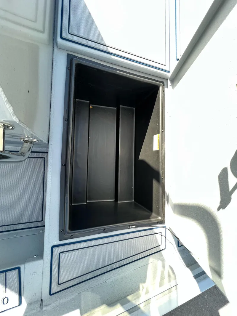 Slide: The Image of G3 17 CCJ DLX 2025 - 17