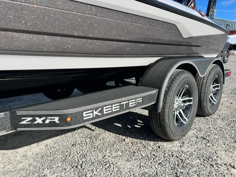 Slide: The Image of Skeeter ZXR20 2025 - 15