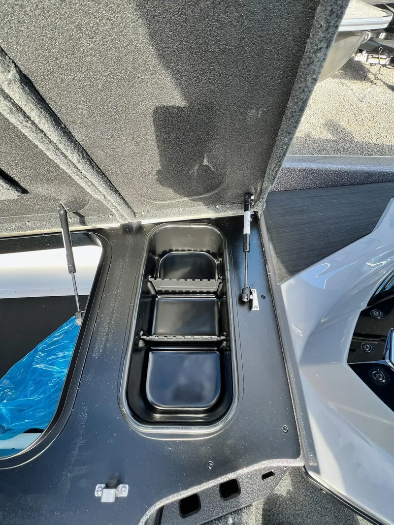 Slide: The Image of Skeeter ZXR20 2025 - 21