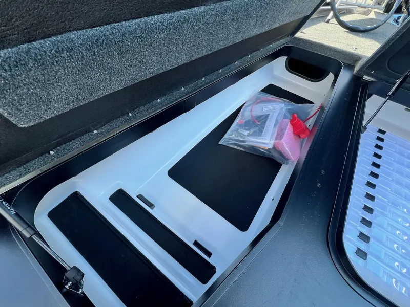 Slide: The Image of Skeeter ZXR20 2025 - 32