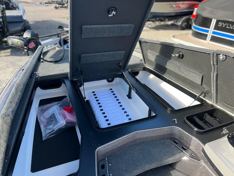 Slide: The Image of Skeeter ZXR20 2025 - 38