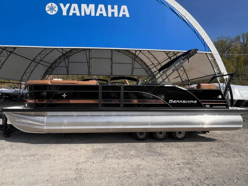 The Image of Berkshire 25E STS TRITOON 2025 - 1