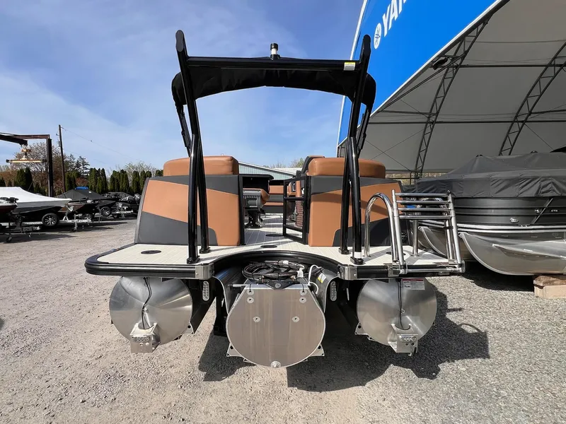 Slide: The Image of Berkshire 25E STS TRITOON 2025 - 10