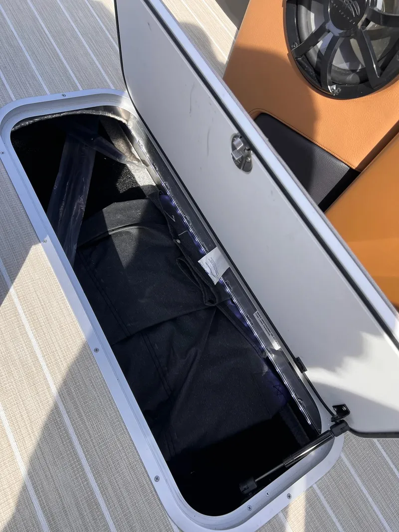 Slide: The Image of Berkshire 25E STS TRITOON 2025 - 12