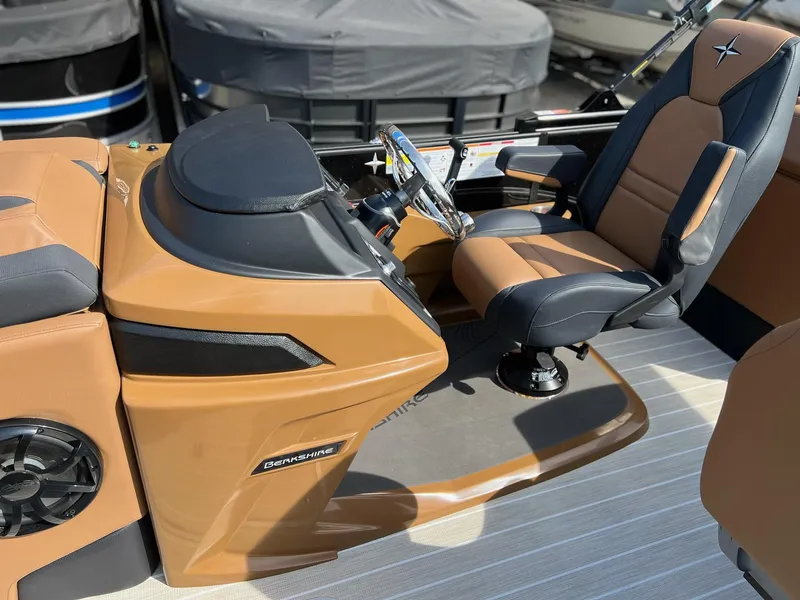 Slide: The Image of Berkshire 25E STS TRITOON 2025 - 25