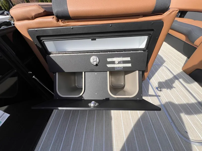 Slide: The Image of Berkshire 25E STS TRITOON 2025 - 28