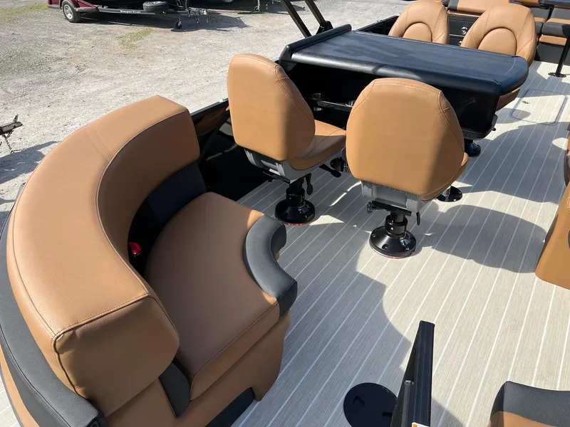 Slide: The Image of Berkshire 25E STS TRITOON 2025 - 32