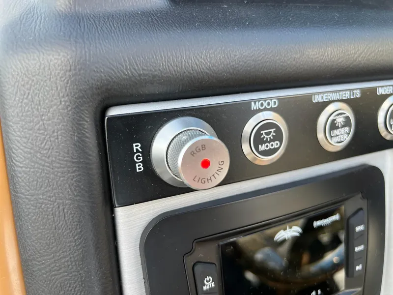 Slide: The Image of Berkshire 25E STS TRITOON 2025 - 33