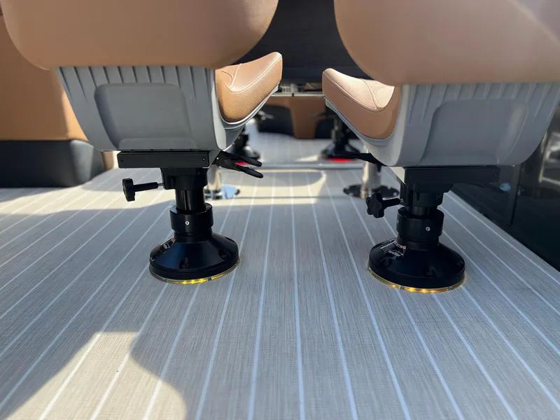 Slide: The Image of Berkshire 25E STS TRITOON 2025 - 34