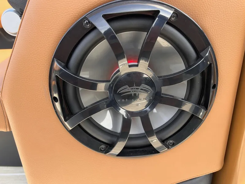 Slide: The Image of Berkshire 25E STS TRITOON 2025 - 36