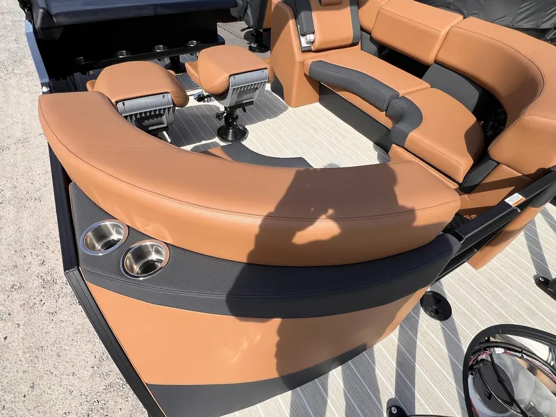 Slide: The Image of Berkshire 25E STS TRITOON 2025 - 45