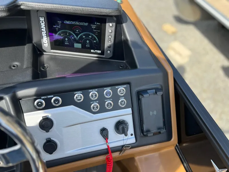 Slide: The Image of Berkshire 25E STS TRITOON 2025 - 46