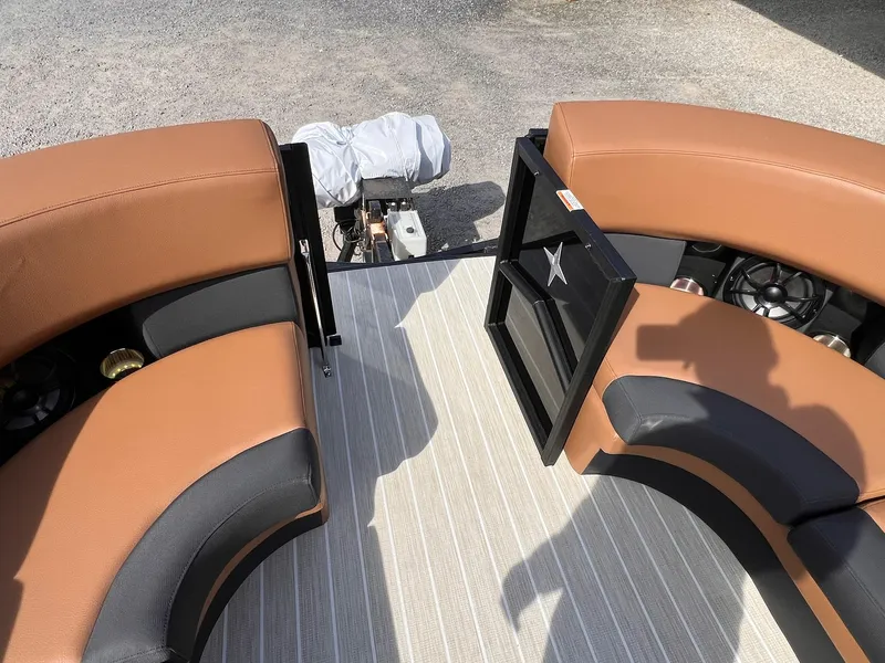 Slide: The Image of Berkshire 25E STS TRITOON 2025 - 7