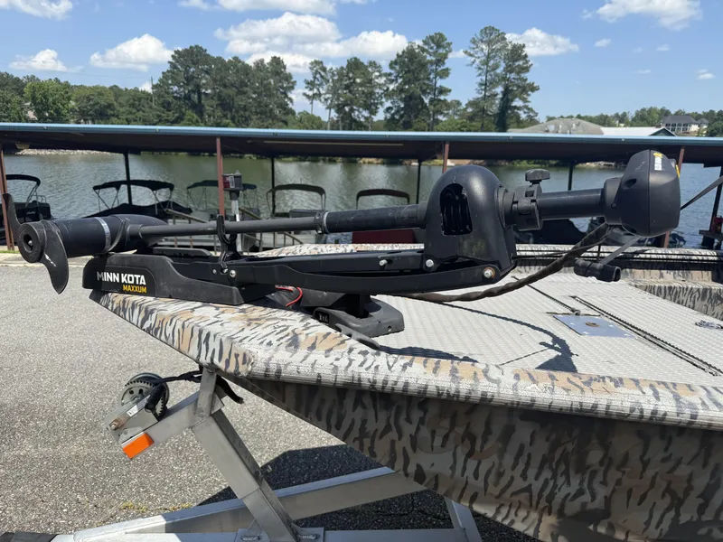 Slide: The Image of 2018 Xpress Xplorer Series XP180 boat with Minn Kota Maxxum trolling motor. - 4