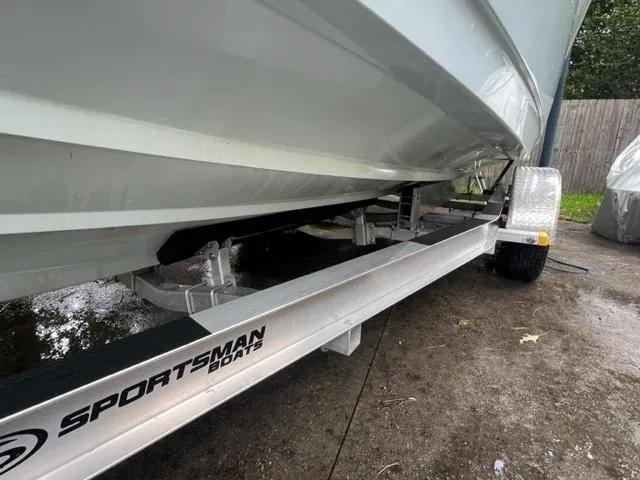 Slide: The Image of 2014 Sportsman Heritage 231 Center Console boat on trailer, side view. - 5
