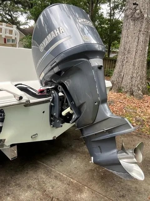 Slide: The Image of 2014 Sportsman Heritage 231 Center Console with Yamaha 250 outboard motor. - 7