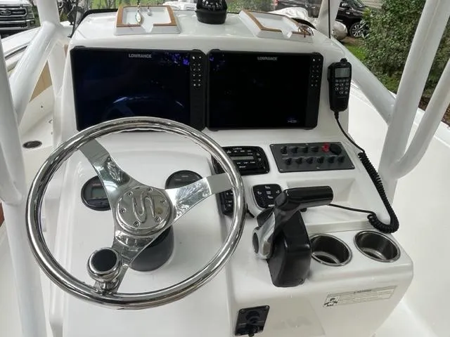 Slide: The Image of 2014 Sportsman Heritage 231 Center Console dashboard with steering wheel and navigation screens. - 9