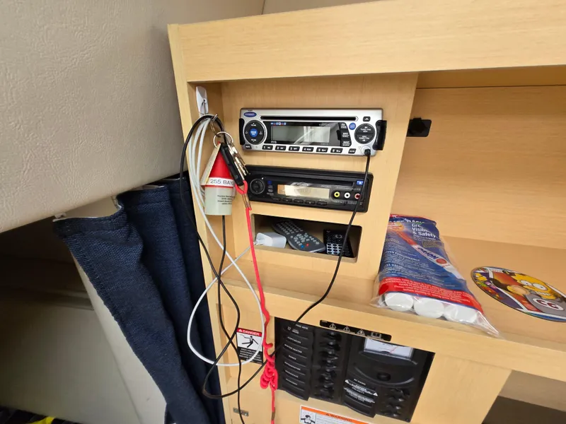 Slide: The Image of Bayliner 255 Cruiser 2012 - 51