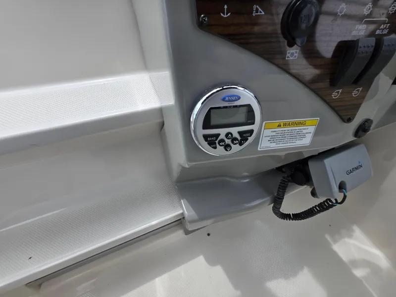 Slide: The Image of Bayliner 255 Cruiser 2012 - 61