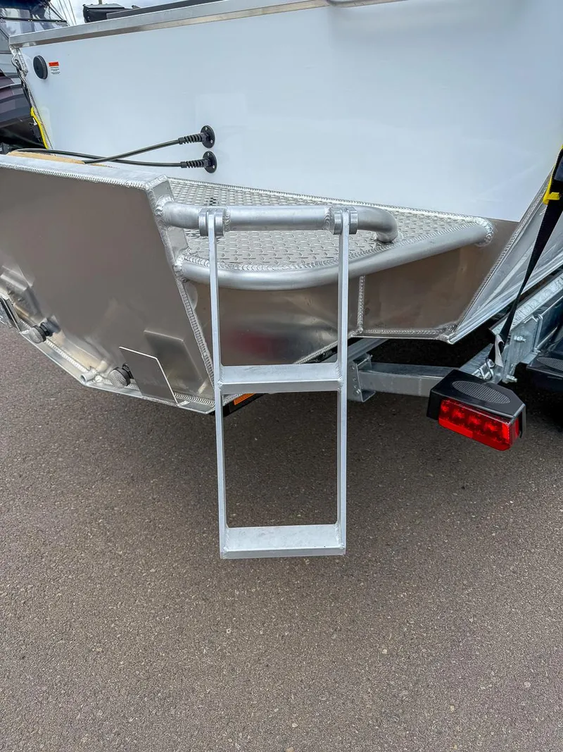 Slide: The Image of Hewescraft 200 ProV ET 2025 - 18