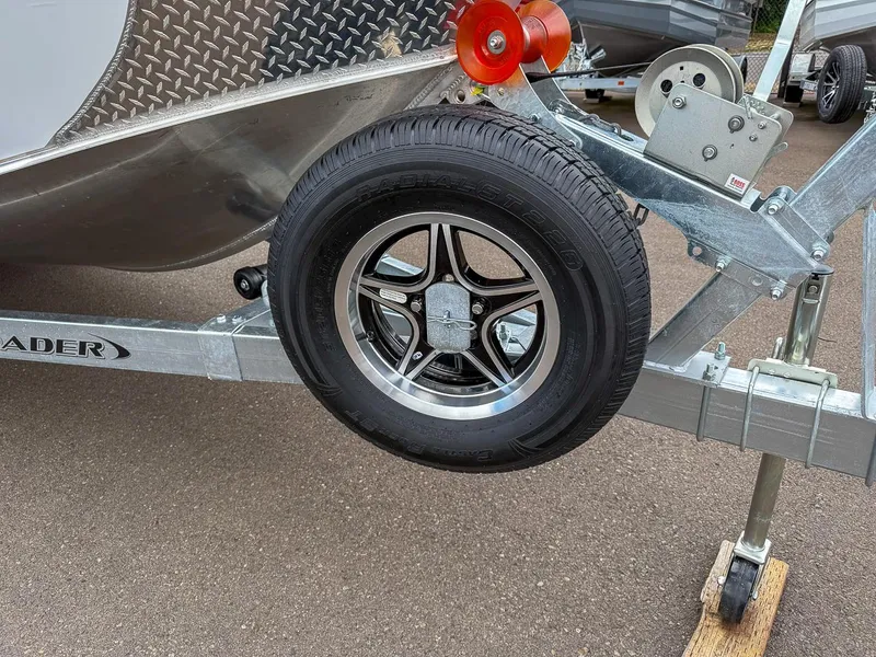 Slide: The Image of Hewescraft 200 ProV ET 2025 - 19