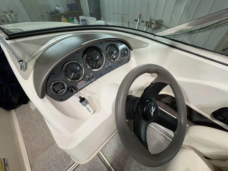 Slide: The Image of Sea Ray 205 Sport 2005 - 8