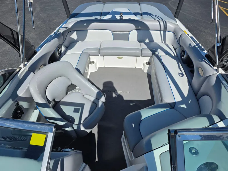 Slide: The Image of 2007 Centurion Boats ENZO23 interior with gray seating and open layout. - 13