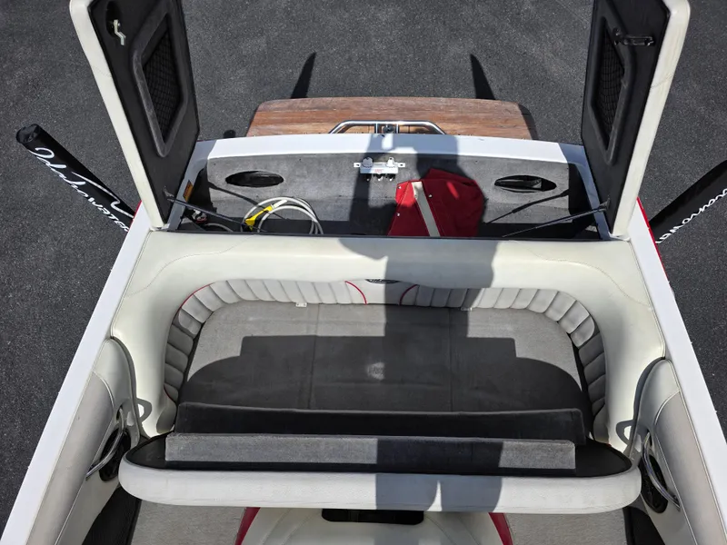 Slide: The Image of Malibu Response LXi 2004 - 13