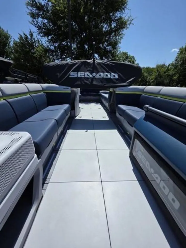 Slide: The Image of Sea-Doo Switch Cruise Limited 21 2025 - 9