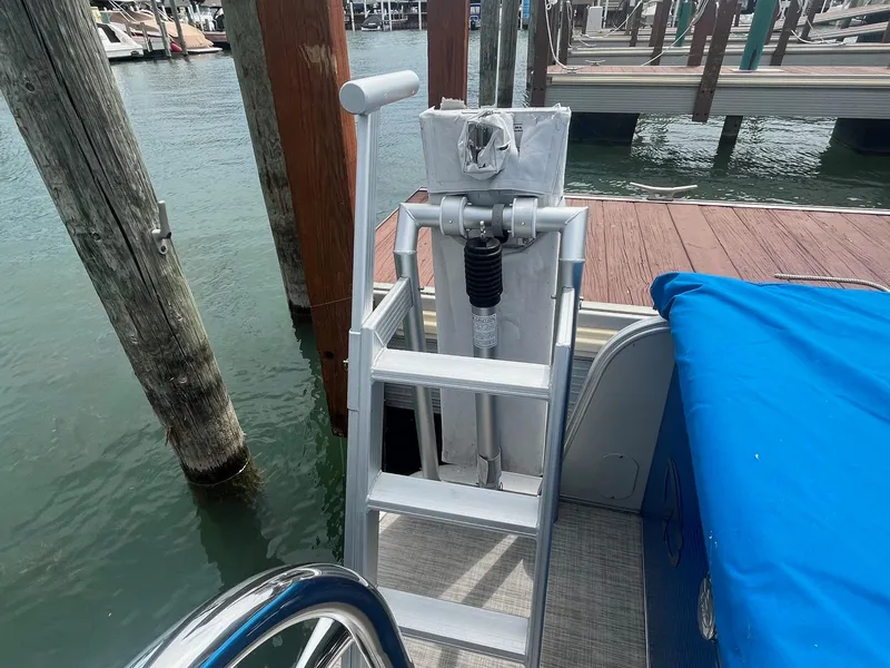 Slide: The Image of Boarding ladder on a 2018 Tahoe Cascade 2585 CR pontoon boat at a dock. - 10
