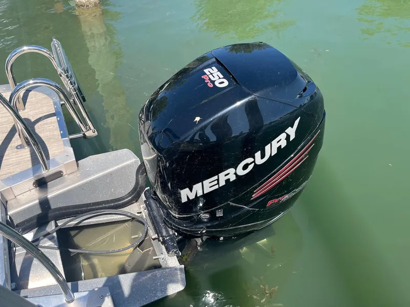 Slide: The Image of Outboard motor on a 2018 Tahoe Cascade 2585 CR boat in water. - 11