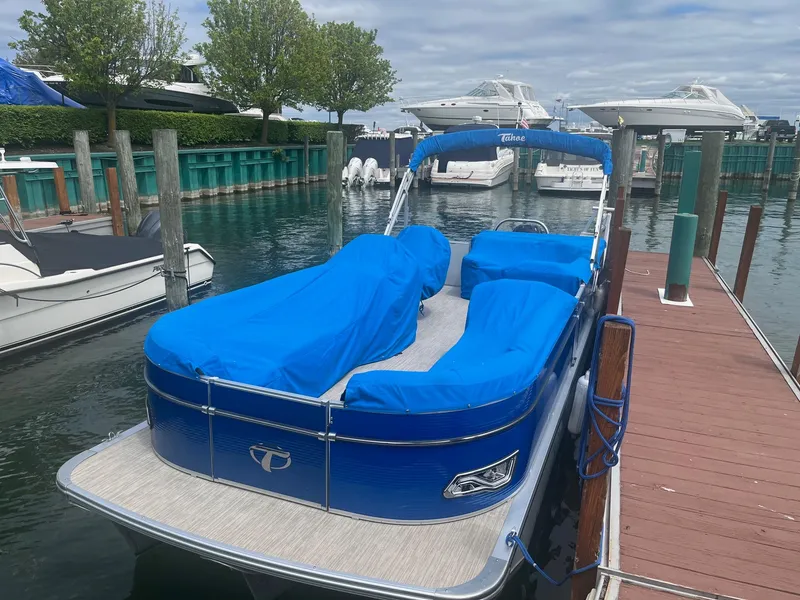 Slide: The Image of 2018 Tahoe Cascade 2585 CR pontoon boat docked with blue covers. - 16