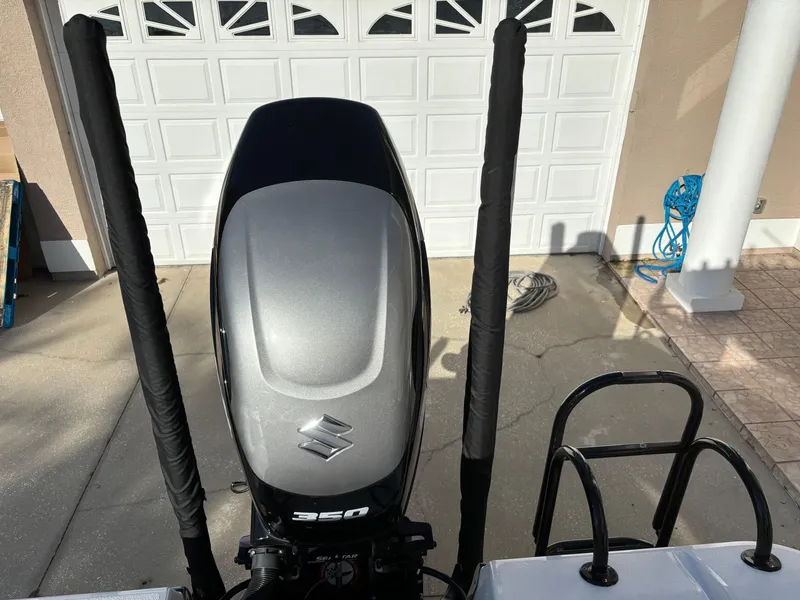 Slide: The Image of 2023 Blazer 2700 HYBRID BAY boat with Suzuki 350 engine in driveway. - 7