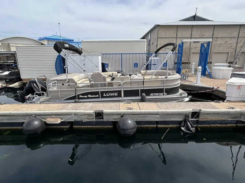 Slide: The Image of Lowe SS210 Super Sport 2016 - 3