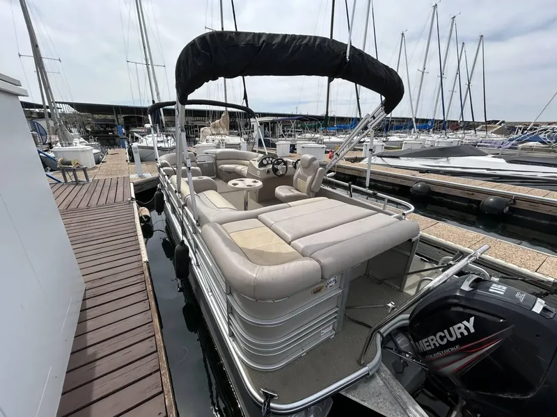 Slide: The Image of Lowe SS210 Super Sport 2016 - 4